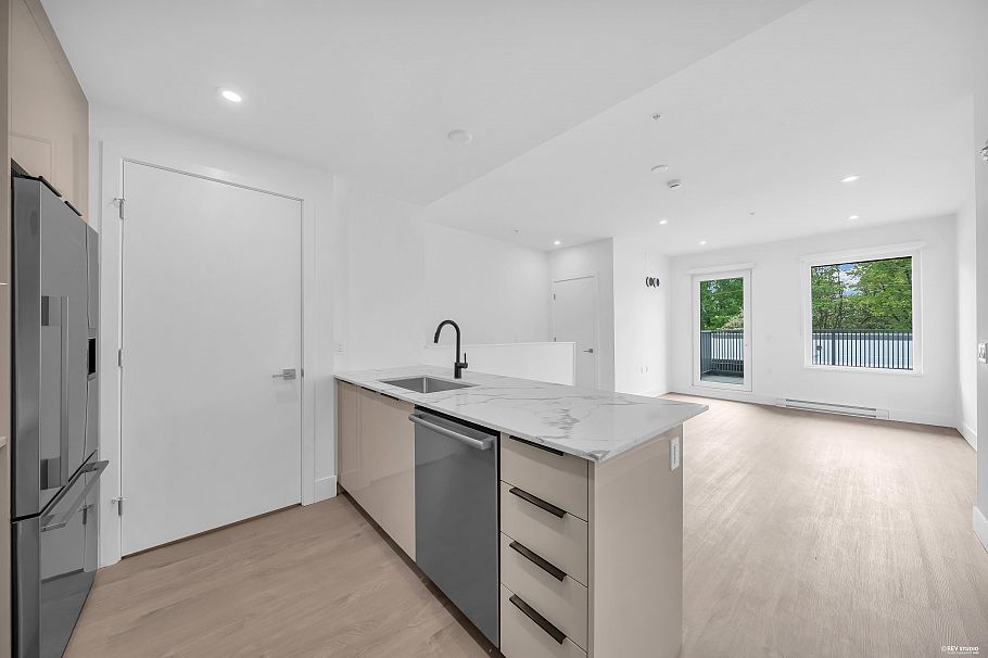 315 2250 E 1st Avenue Vancouver, BC - 3