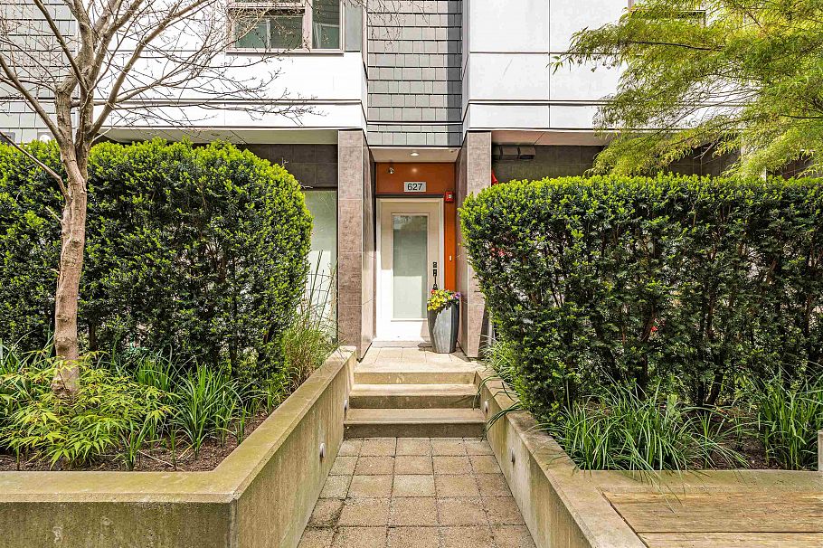 627 Victoria Drive Vancouver, BC - 36