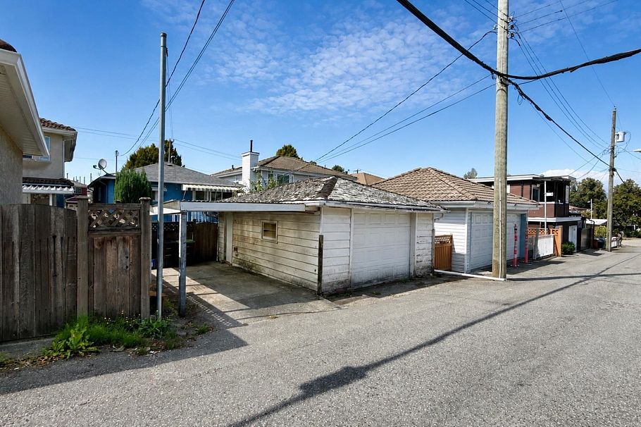 4458 Skeena Street Vancouver, BC - 39