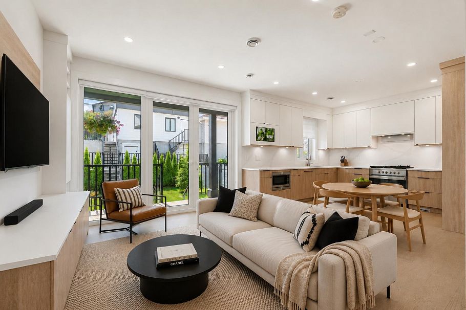 2972 Venables Street Vancouver, BC - 2