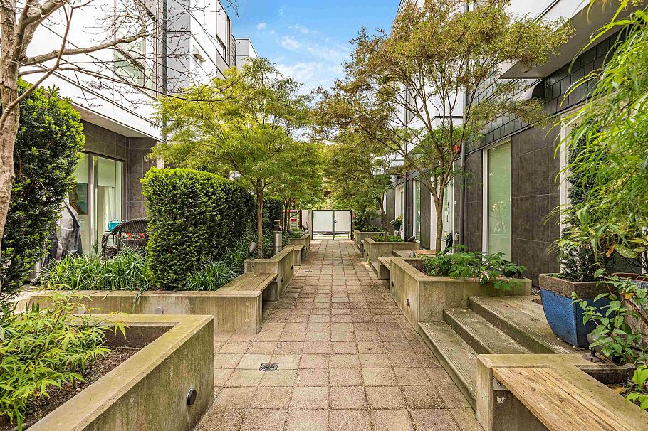 627 Victoria Drive Vancouver, BC - 37