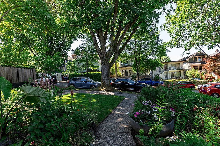 1865 E 7th Avenue Vancouver, BC - 2