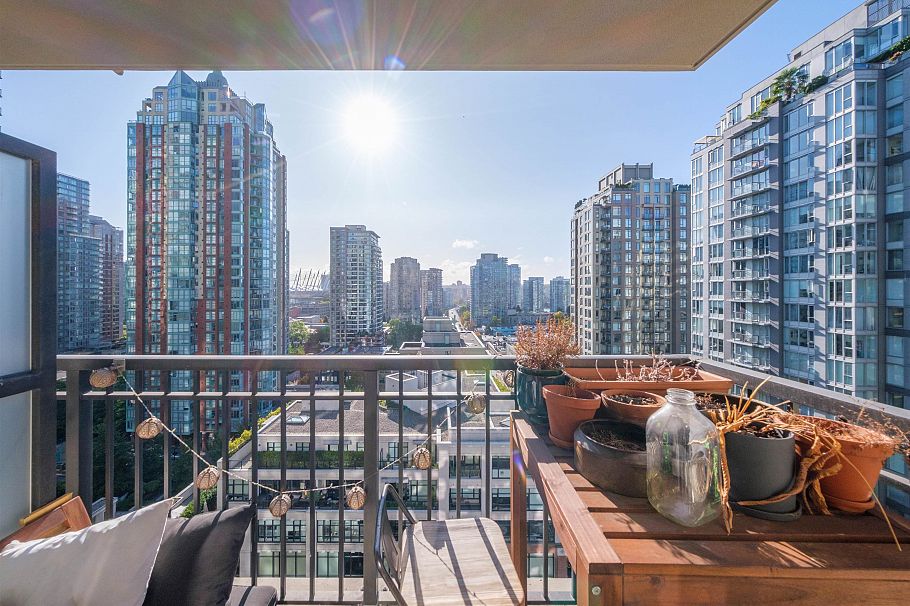 1507 989 Richards Street Vancouver, BC - 3