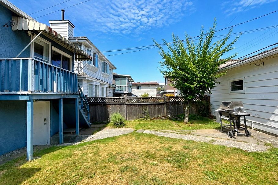 4458 Skeena Street Vancouver, BC - 35