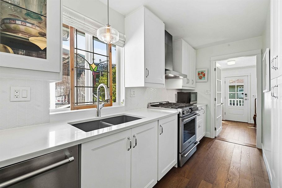 4322 Welwyn Street Vancouver, BC - 11