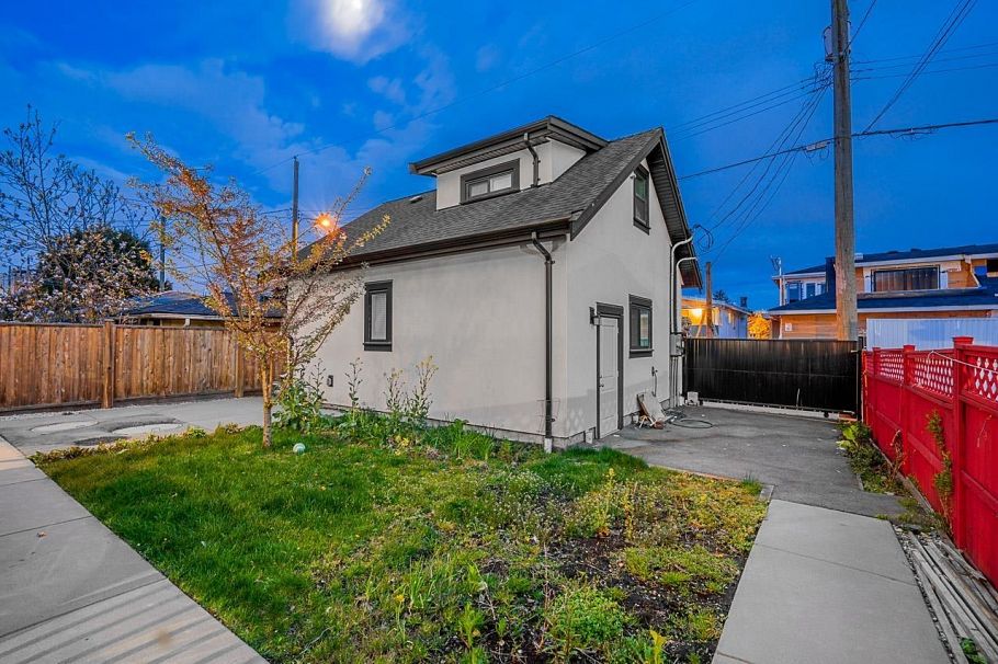 1838 E 49th Avenue Vancouver, BC - 35