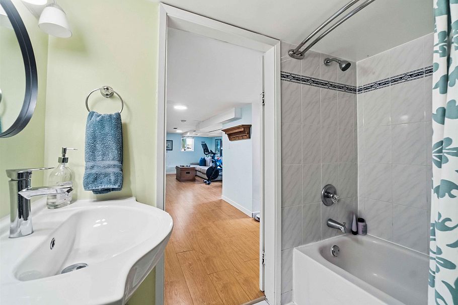 4322 Welwyn Street Vancouver, BC - 33