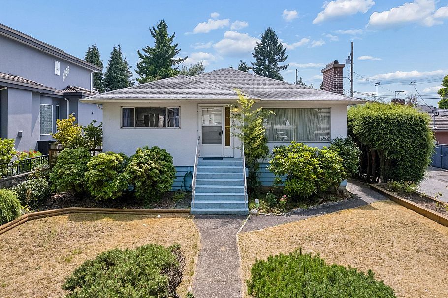 3126 Waverley Avenue Vancouver, BC - 1