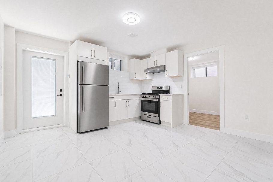 2972 Venables Street Vancouver, BC - 27
