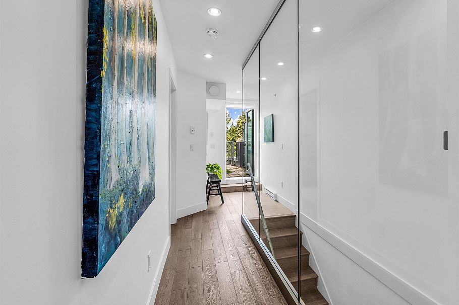 627 Victoria Drive Vancouver, BC - 27