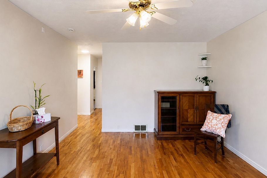 4458 Skeena Street Vancouver, BC - 10