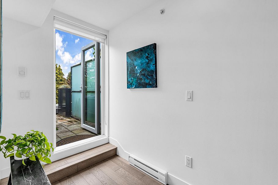 627 Victoria Drive Vancouver, BC - 28