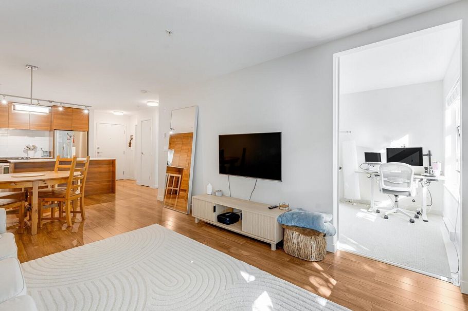 313 1677 Lloyd Avenue North Vancouver, BC - 10