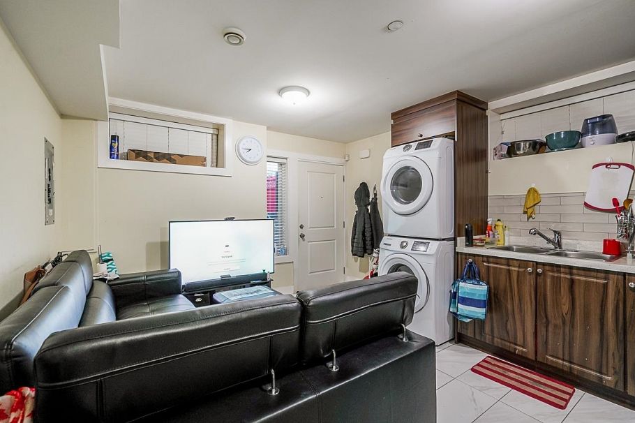 1838 E 49th Avenue Vancouver, BC - 32