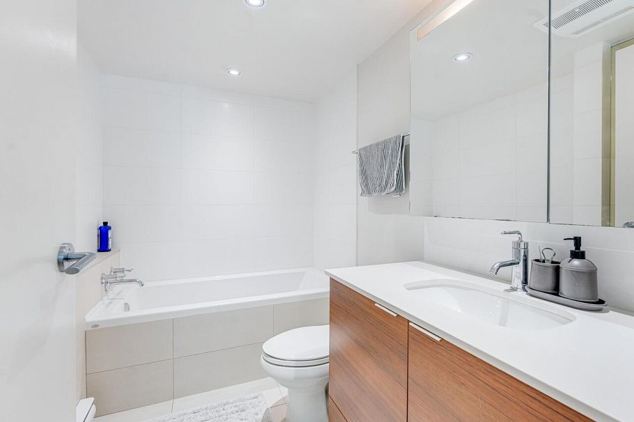 313 1677 Lloyd Avenue North Vancouver, BC - 17