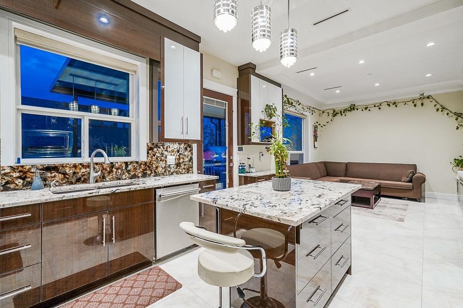 1838 E 49th Avenue Vancouver, BC - 10