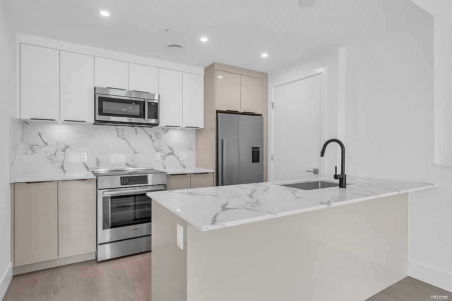 315 2250 E 1st Avenue Vancouver, BC - 1