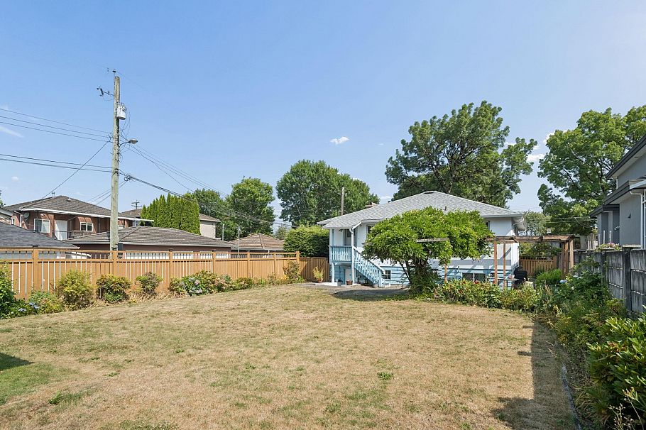 3126 Waverley Avenue Vancouver, BC - 4