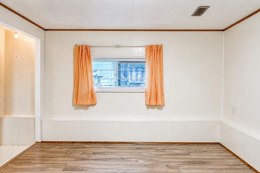 4458 Skeena Street Vancouver, BC - 32