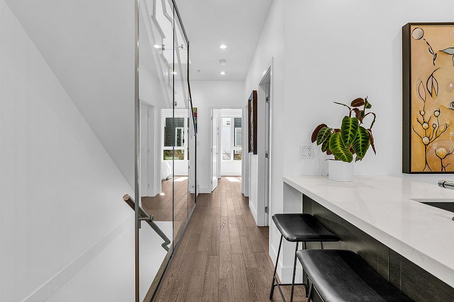 627 Victoria Drive Vancouver, BC - 12