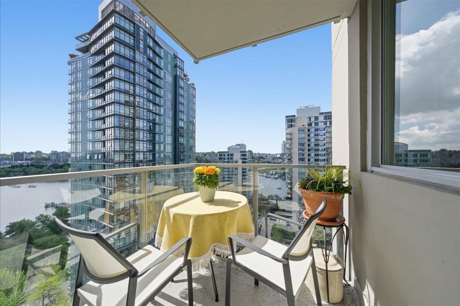 2002 1408 Strathmore Mews Vancouver, BC - 19