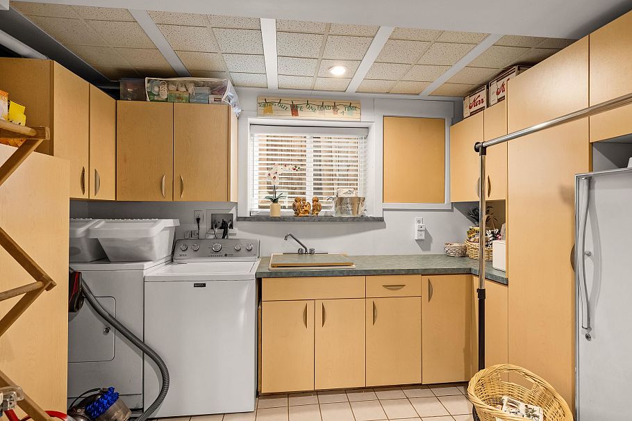 2515 E 45th Avenue Vancouver, BC - 27