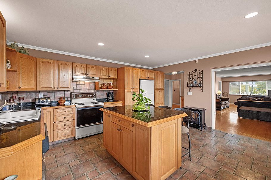 2515 E 45th Avenue Vancouver, BC - 12