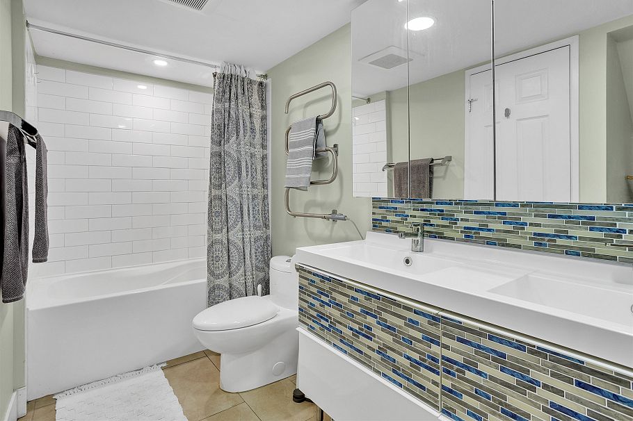A7 1100 W 6th Avenue Vancouver, BC - 26