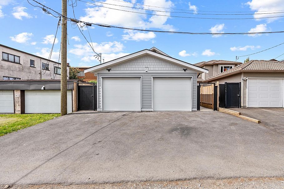 2 8578 Cartier Street Vancouver, BC - 35