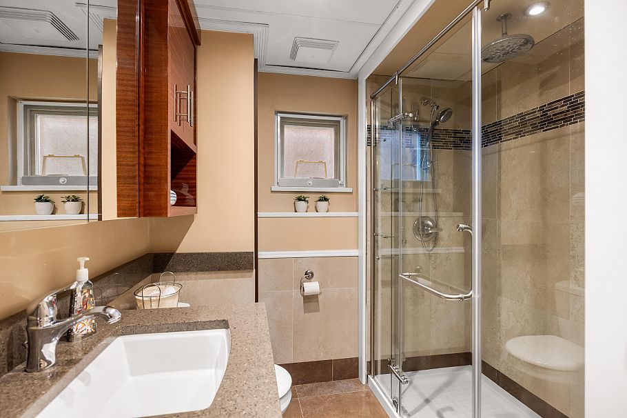 2515 E 45th Avenue Vancouver, BC - 28