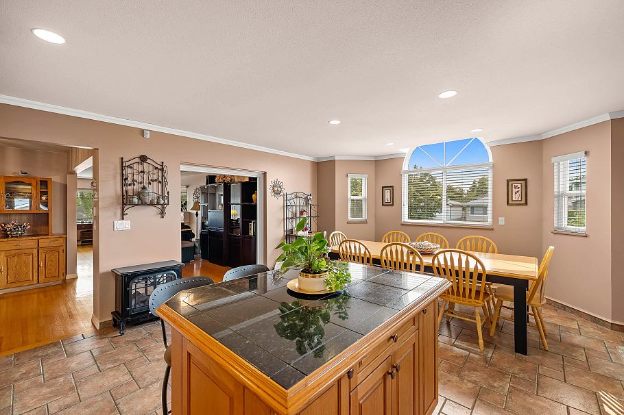 2515 E 45th Avenue Vancouver, BC - 11
