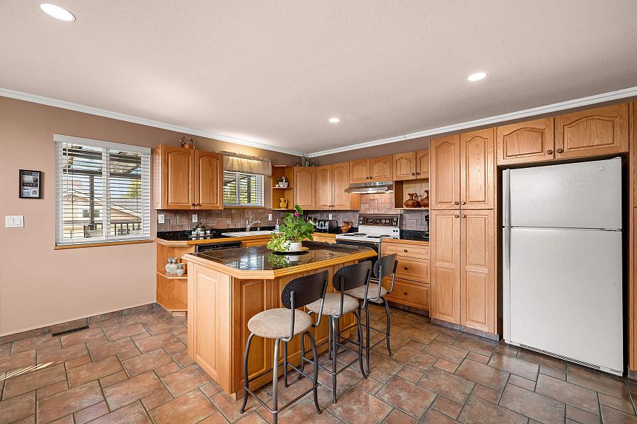 2515 E 45th Avenue Vancouver, BC - 9
