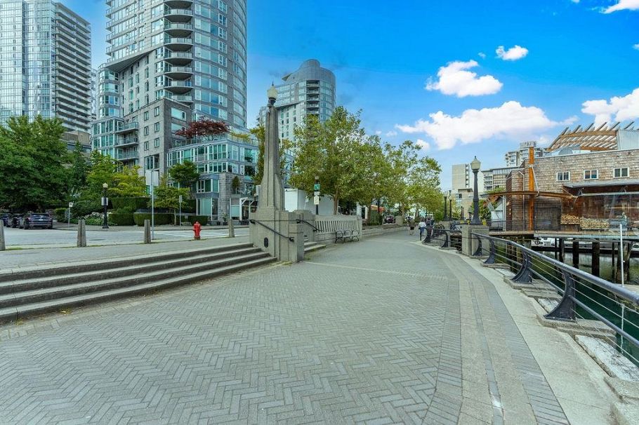 1506 1238 Melville Street Vancouver, BC - 3
