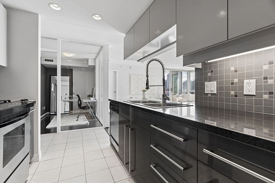 908 1408 Strathmore Mews Vancouver, BC - 15