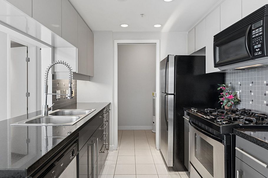908 1408 Strathmore Mews Vancouver, BC - 13