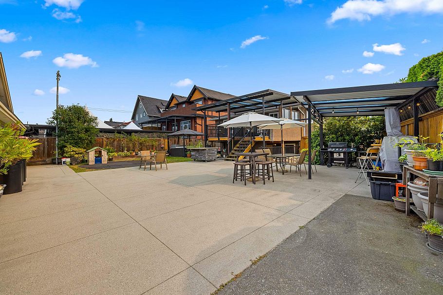 2515 E 45th Avenue Vancouver, BC - 32