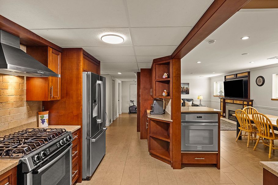 2515 E 45th Avenue Vancouver, BC - 22