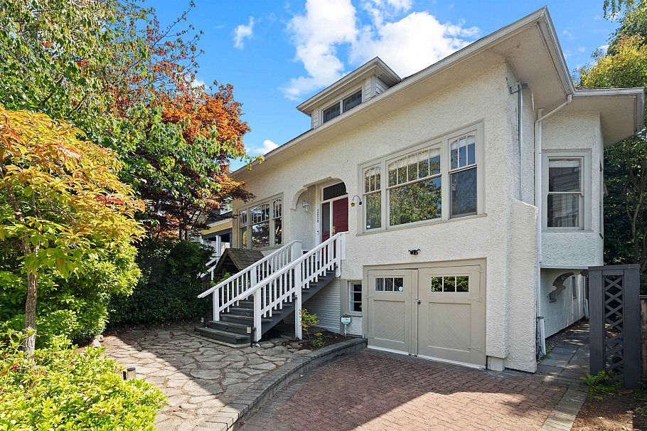 2656 W 3rd Avenue Vancouver, BC - 1