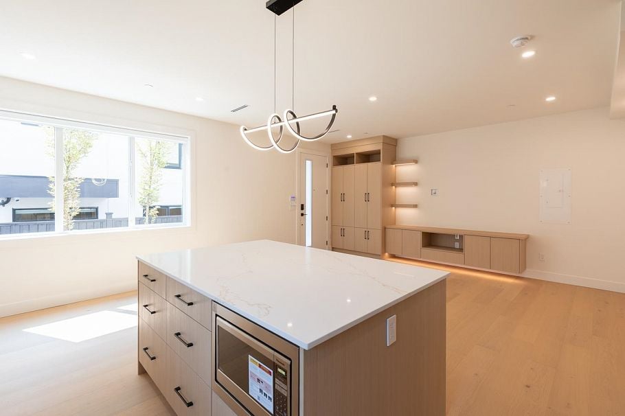 3 3615 Turner Street Vancouver, BC - 4