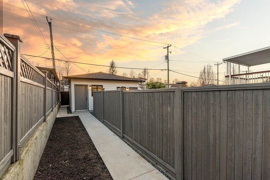 1 5461 Rhodes Street Vancouver, BC - 28