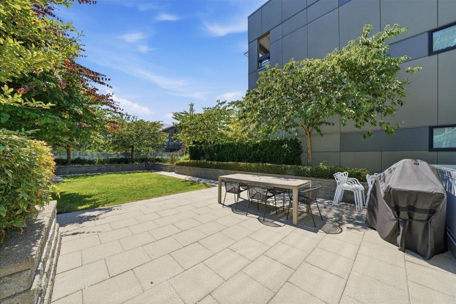207 1061 Marine Drive North Vancouver, BC - 25