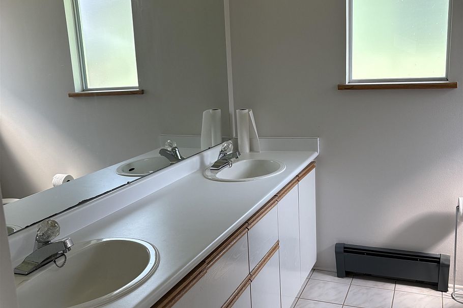 4227 W 14th Avenue Vancouver, BC - 14