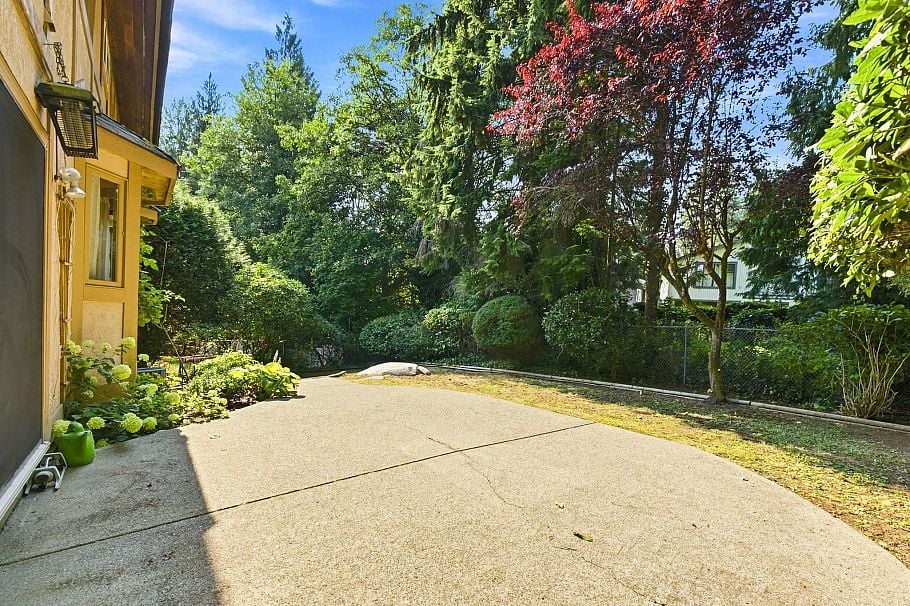 5519 Cliffridge Place North Vancouver, BC - 25