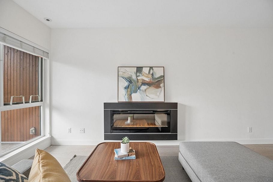 16 3596 Salal Drive North Vancouver, BC - 3