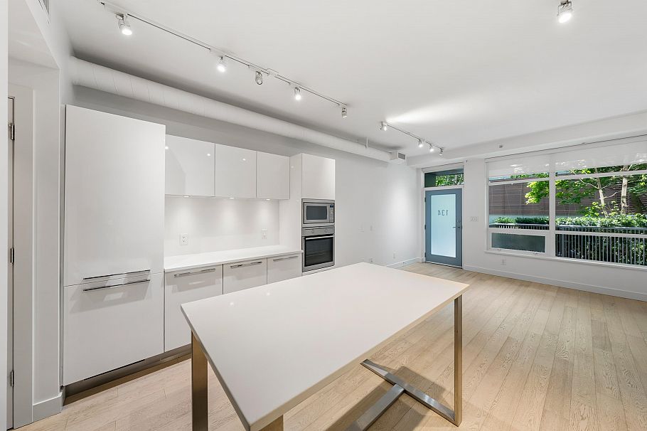 134 E 1st Avenue Vancouver, BC - 20