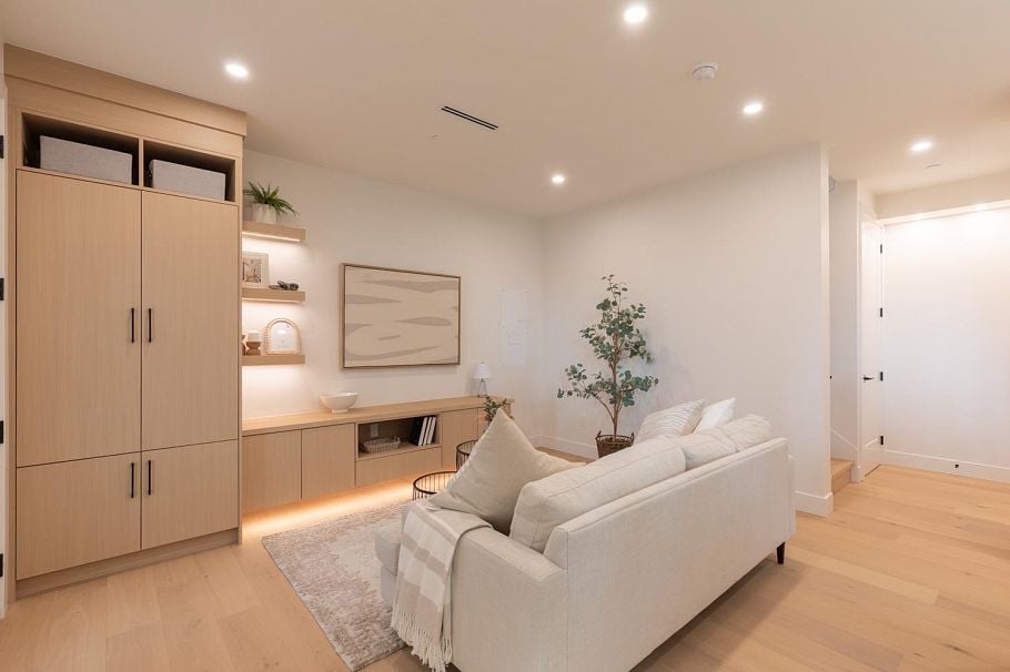 1 3615 Turner Street Vancouver, BC - 2