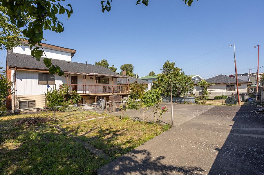 5618 Lancaster Street Vancouver, BC - 34
