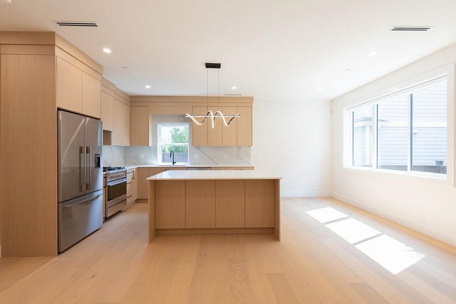 3 3615 Turner Street Vancouver, BC - 3