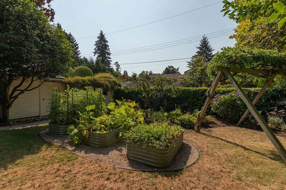 1738 W 66th Avenue Vancouver, BC - 24