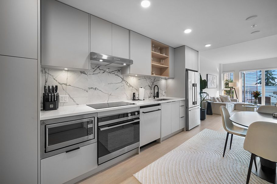 454 422 E 3rd Street North Vancouver, BC - 3
